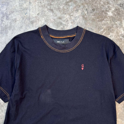 QUEEN OF HEARTS TEE IN CAVIAR