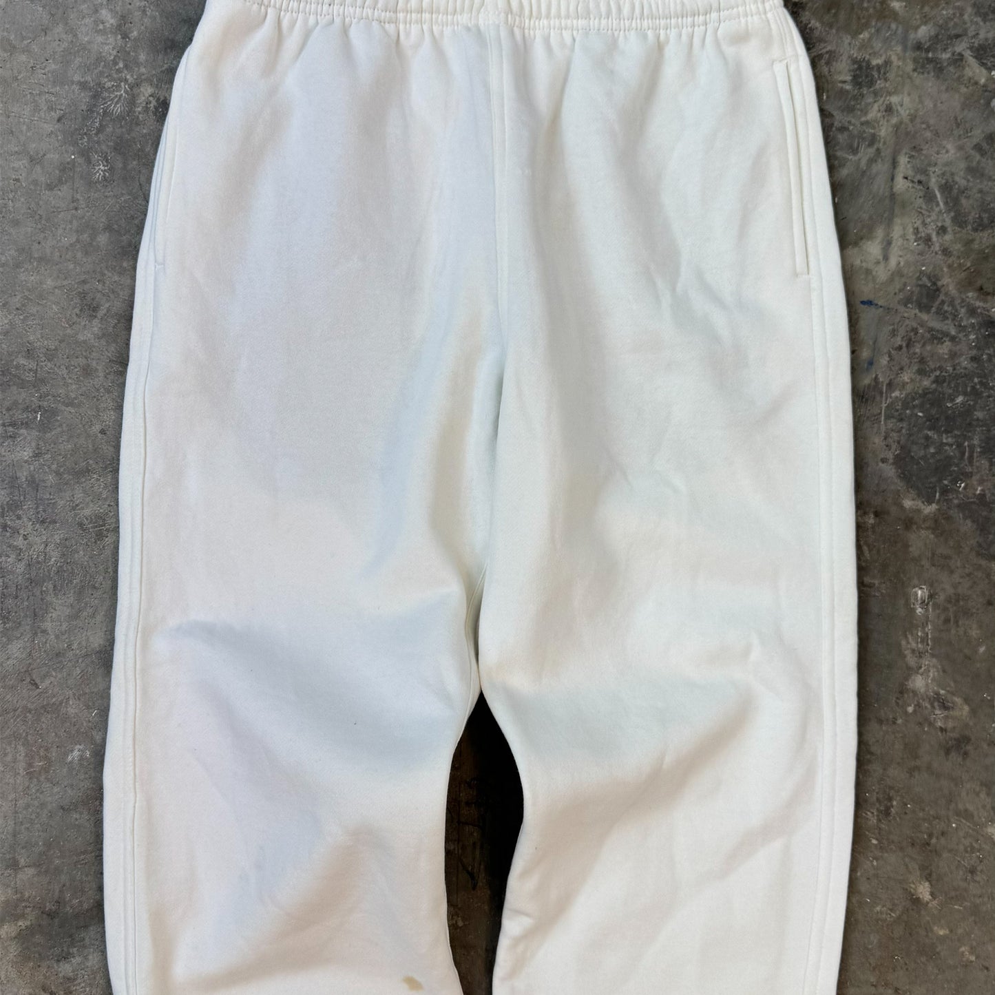 SNOW WHITE SWEATPANTS