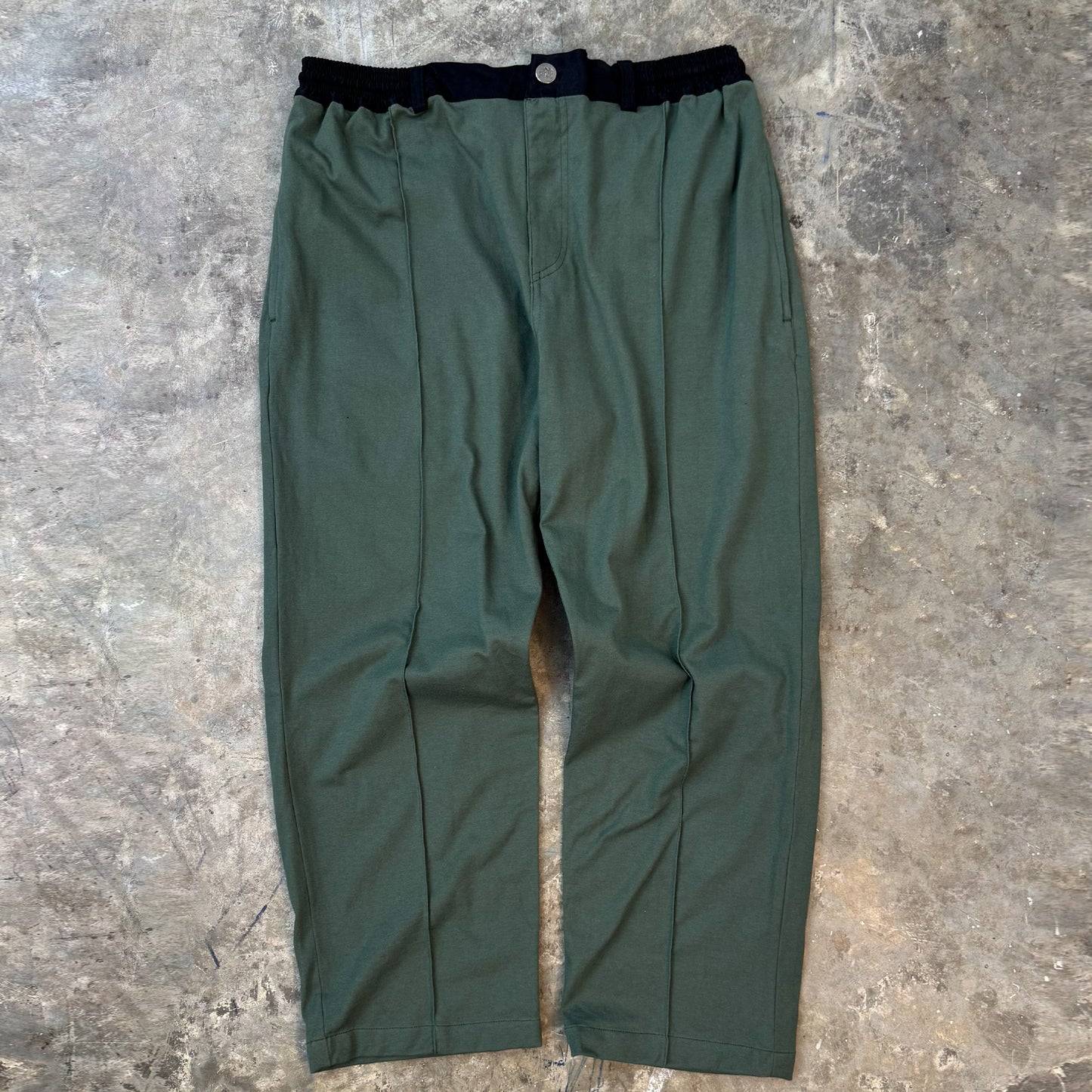 PLEATED ULTRA WIDE PANTS IN MOSS