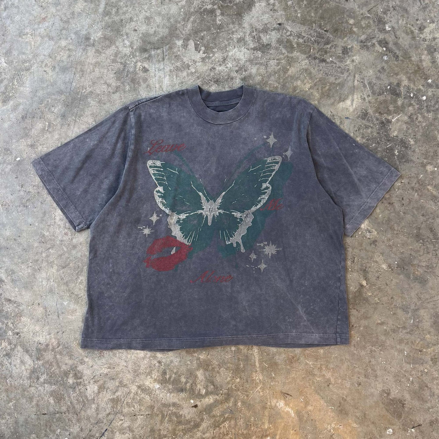 "LEAVE ME ALONE" TEE IN STONE/CASTLETON