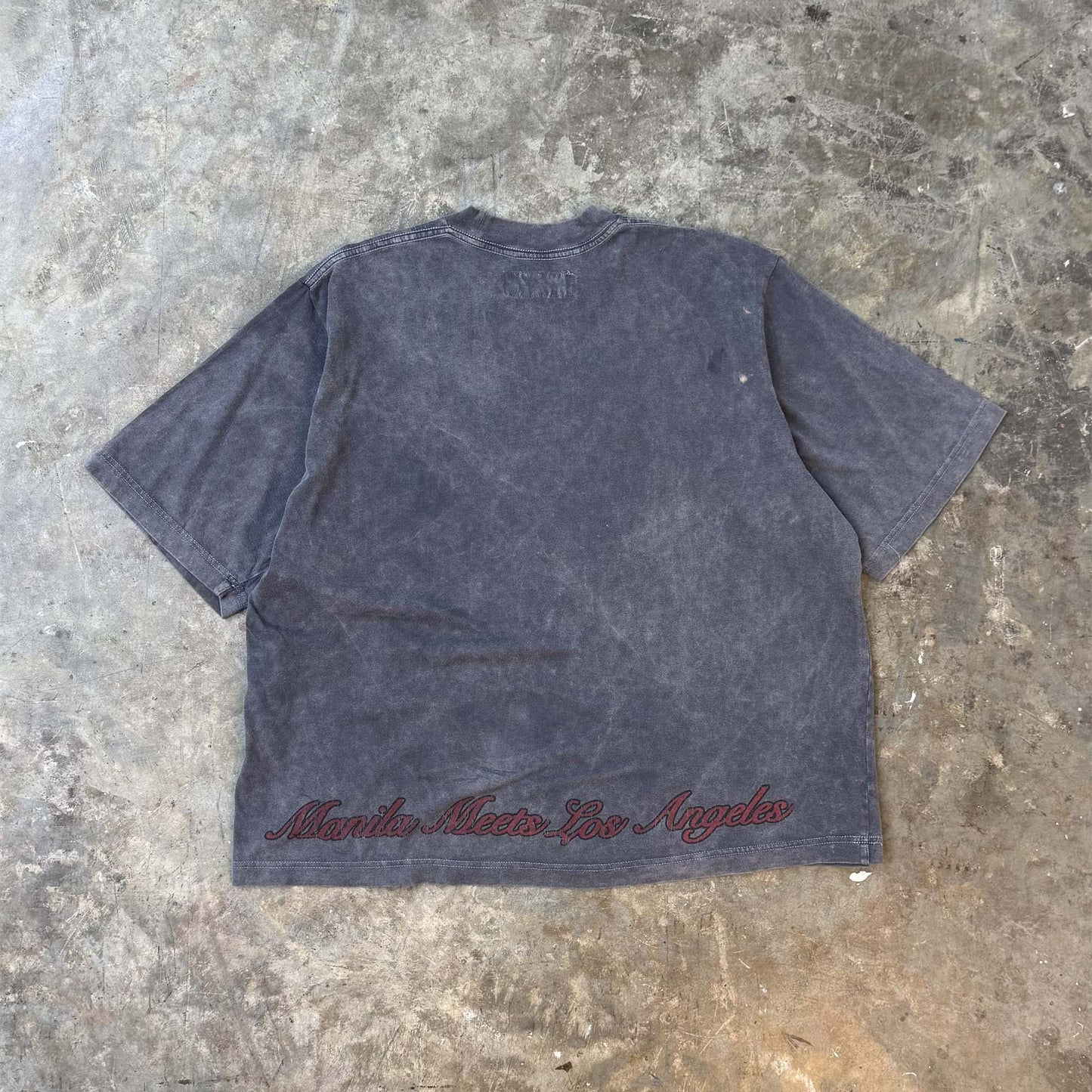 "LEAVE ME ALONE" TEE IN STONE/CASTLETON