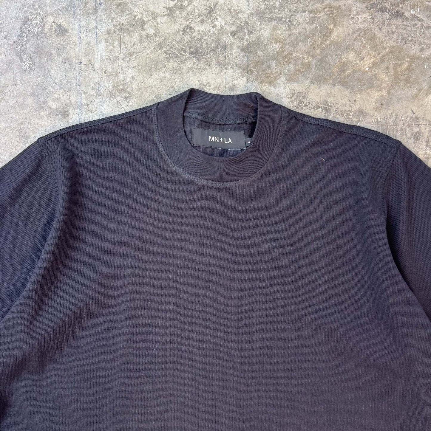 MN+LA™ MOCK NECK TEE SAMPLE 006