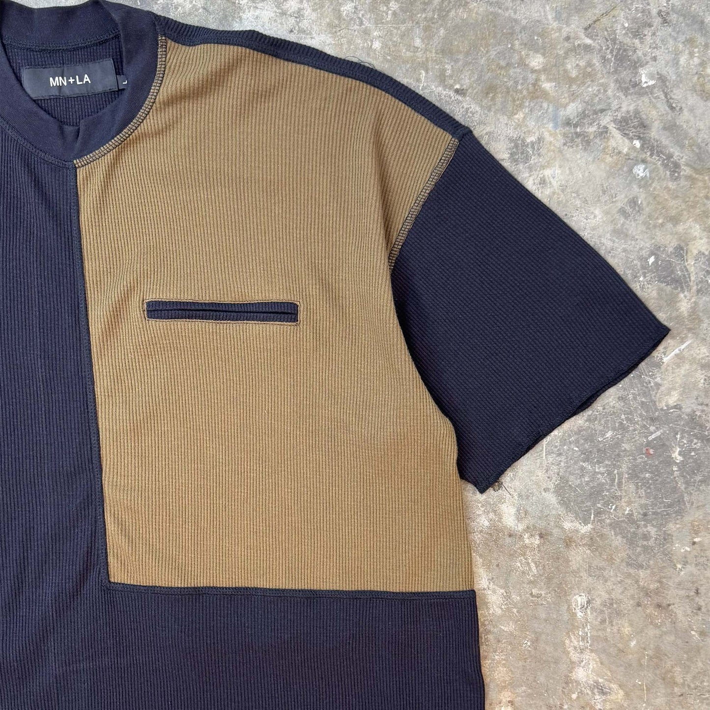 MN+LA™ NEEDLEWORK POCKET TEE 001