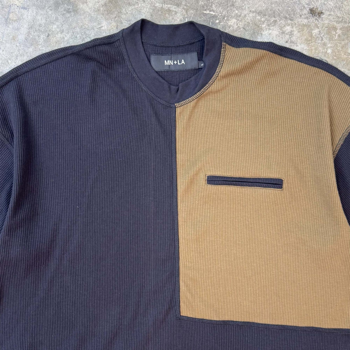 MN+LA™ NEEDLEWORK POCKET TEE 001