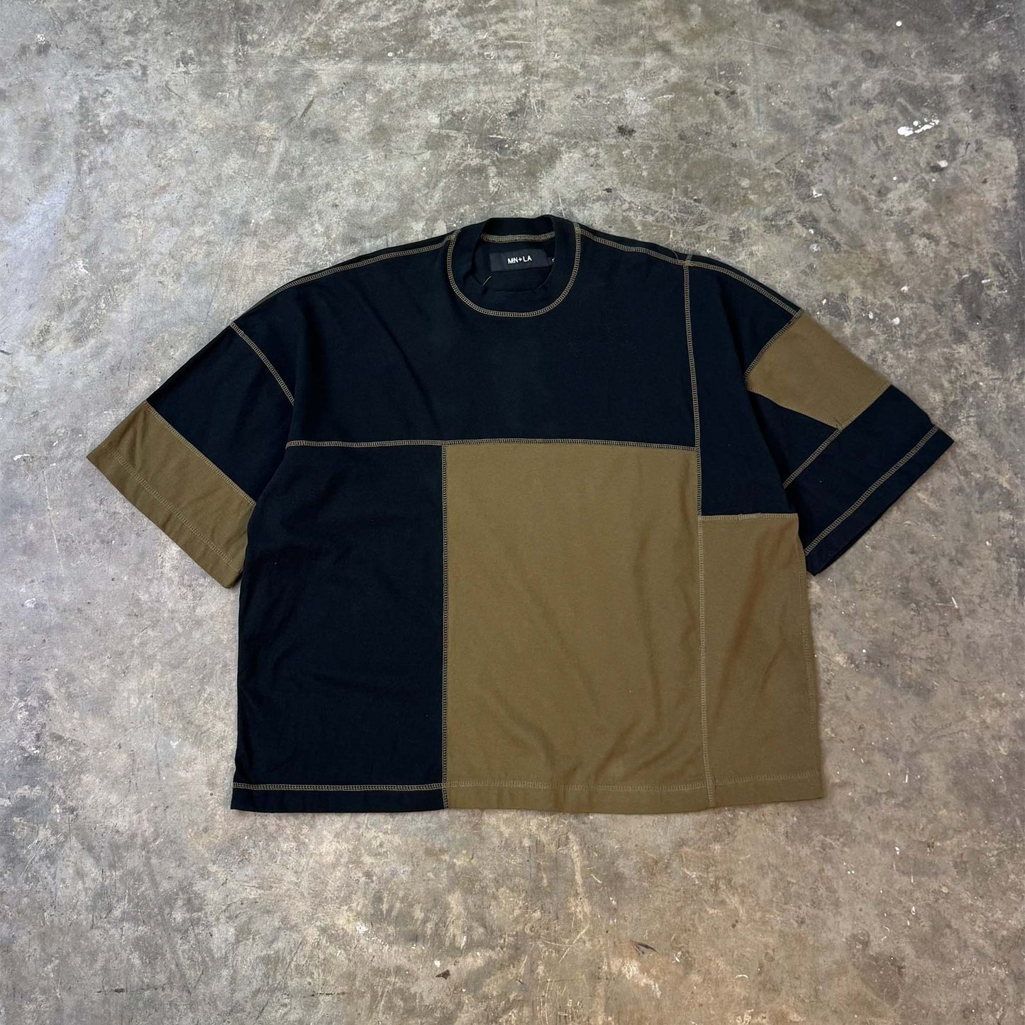 NEEDLEWORK VAST TEE IN TAIGA
