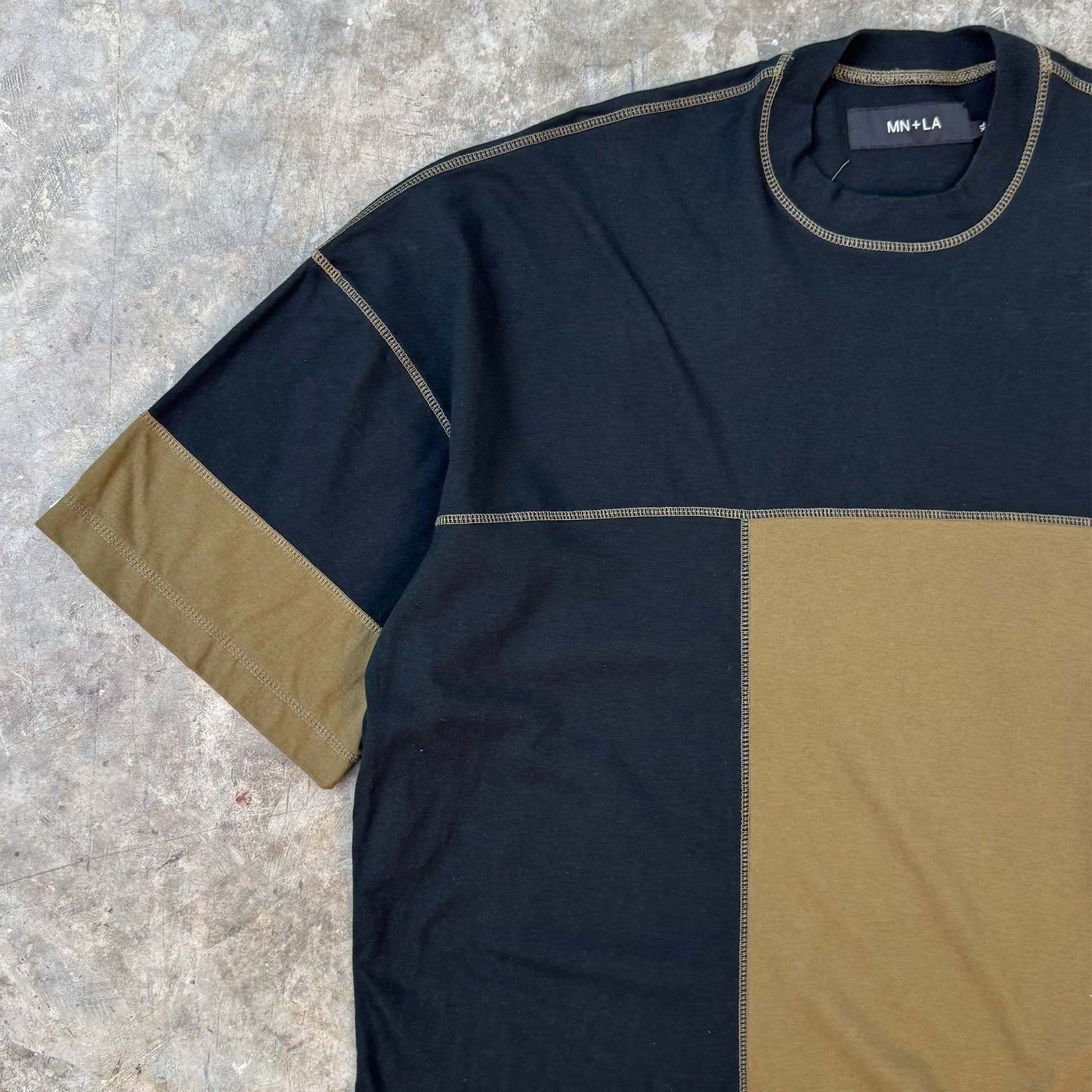 NEEDLEWORK VAST TEE IN TAIGA