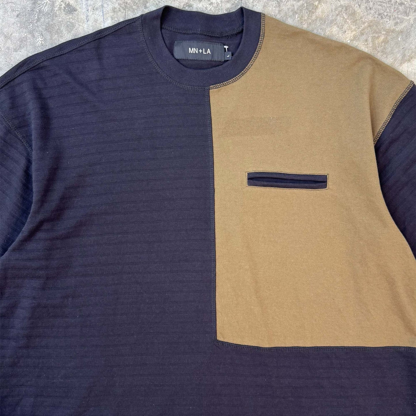 NEEDLEWORK POCKET TEE V2 IN TAIGA