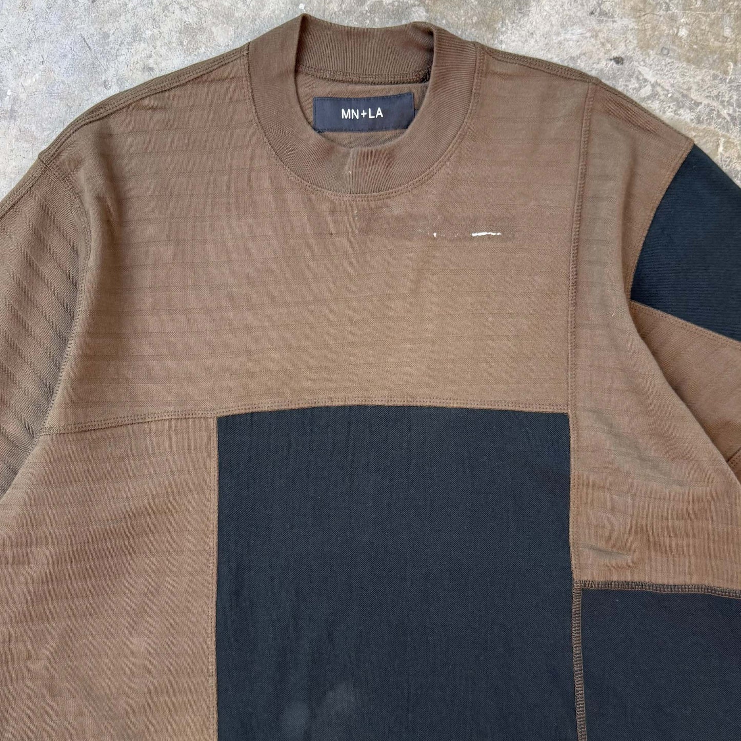 NEEDLEWORK MOCK NECK TEE IN ELM WOOD