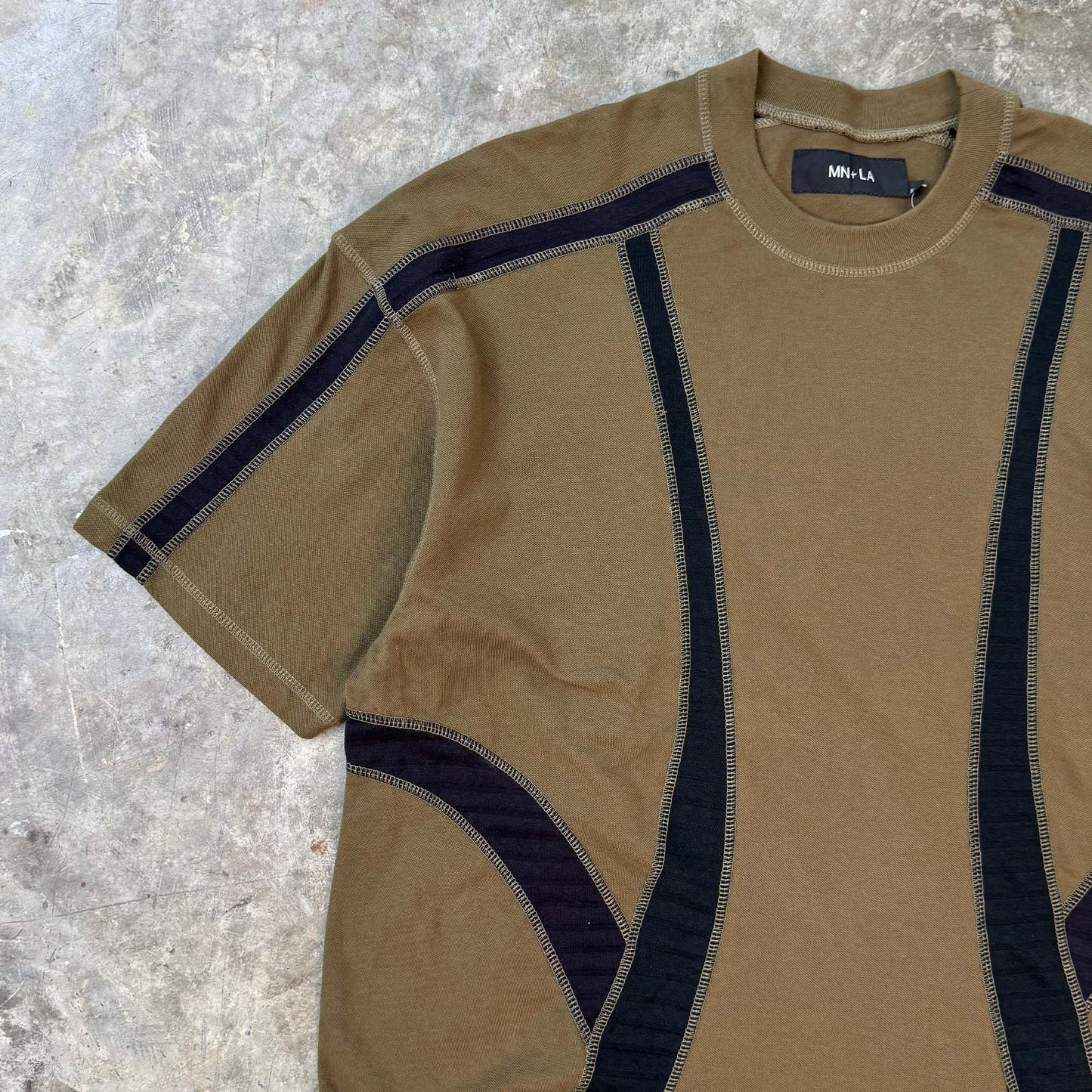 FLOW TEE IN OLIVE