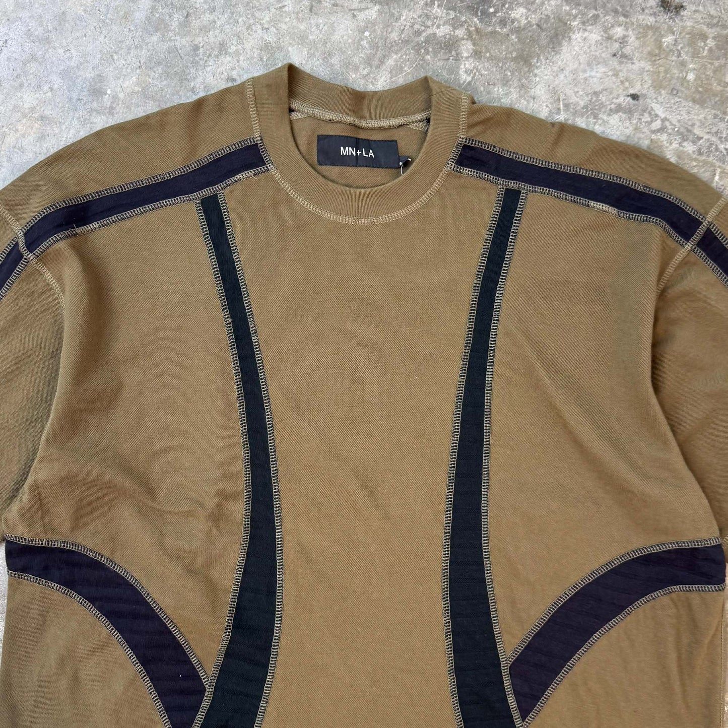 FLOW TEE IN OLIVE
