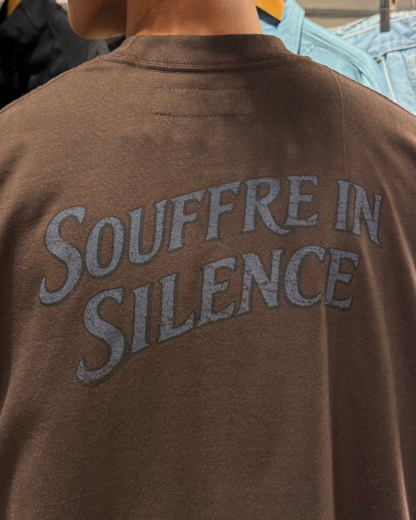 "SOUFFRE IN SILENCE" ULTRA HEAVY TEE IN WOOD