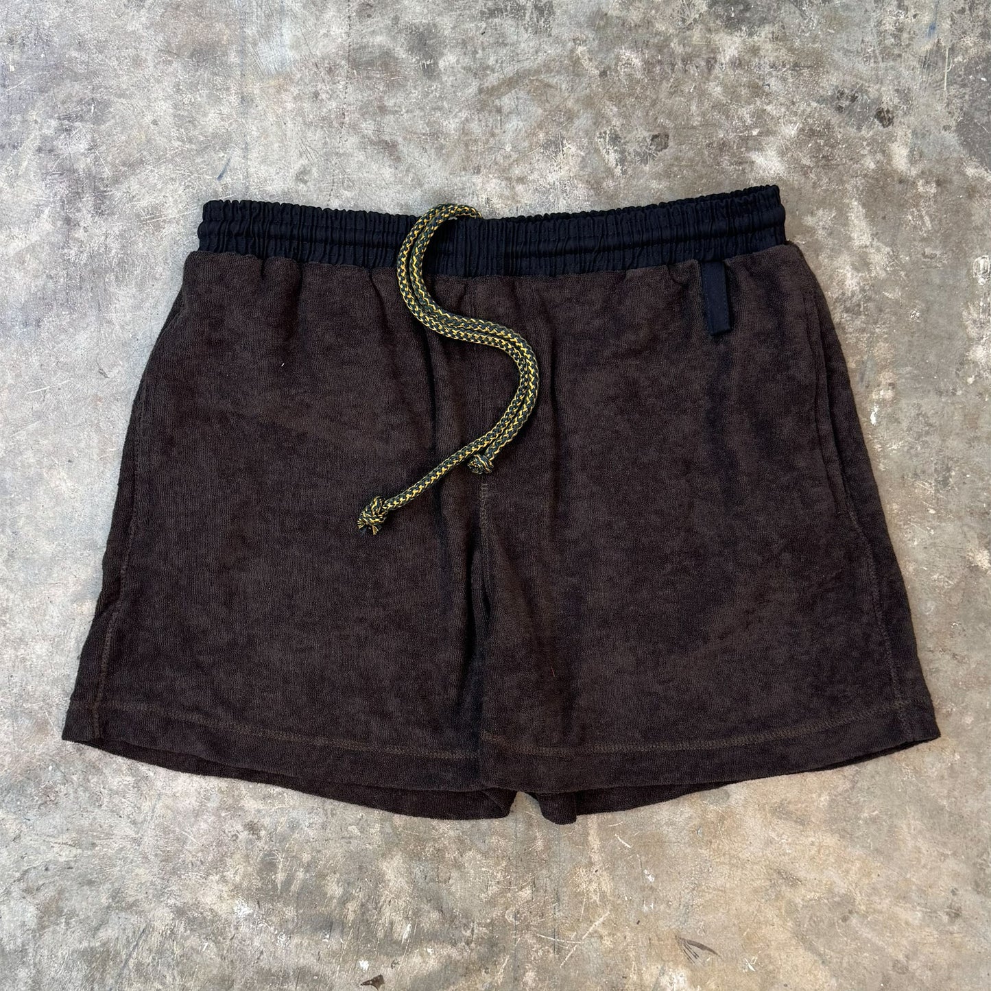 TOWEL TERRY HOUSE SHORTS IN CHARCOAL GREY
