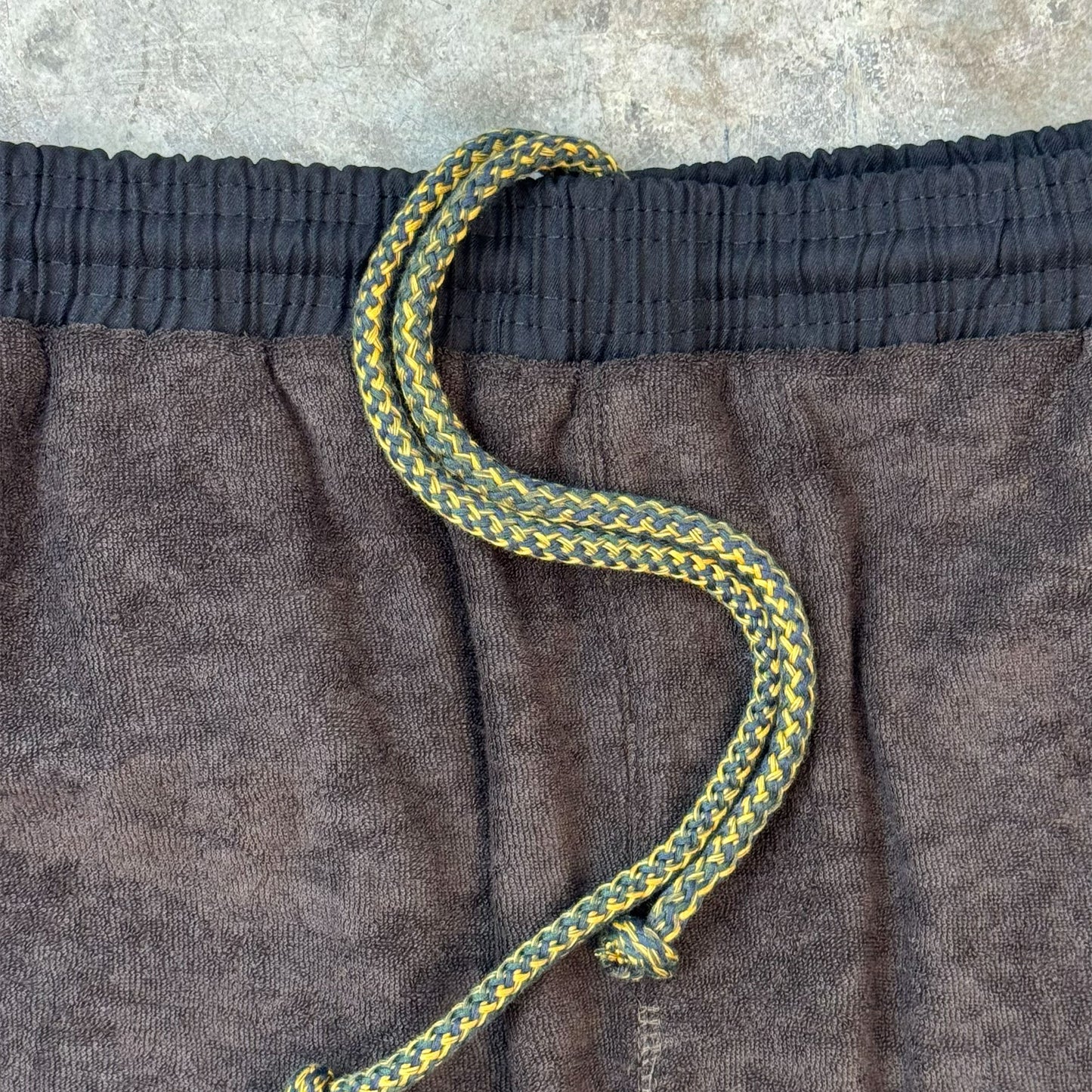 TOWEL TERRY HOUSE SHORTS IN CHARCOAL GREY