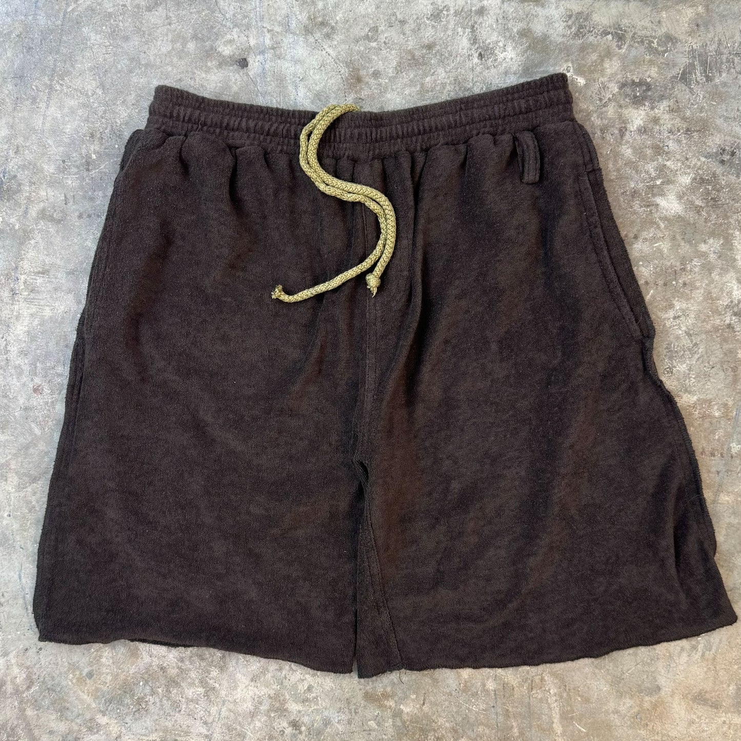 TOWEL TERRY SWEATSHORTS IN CHARCOAL GREY
