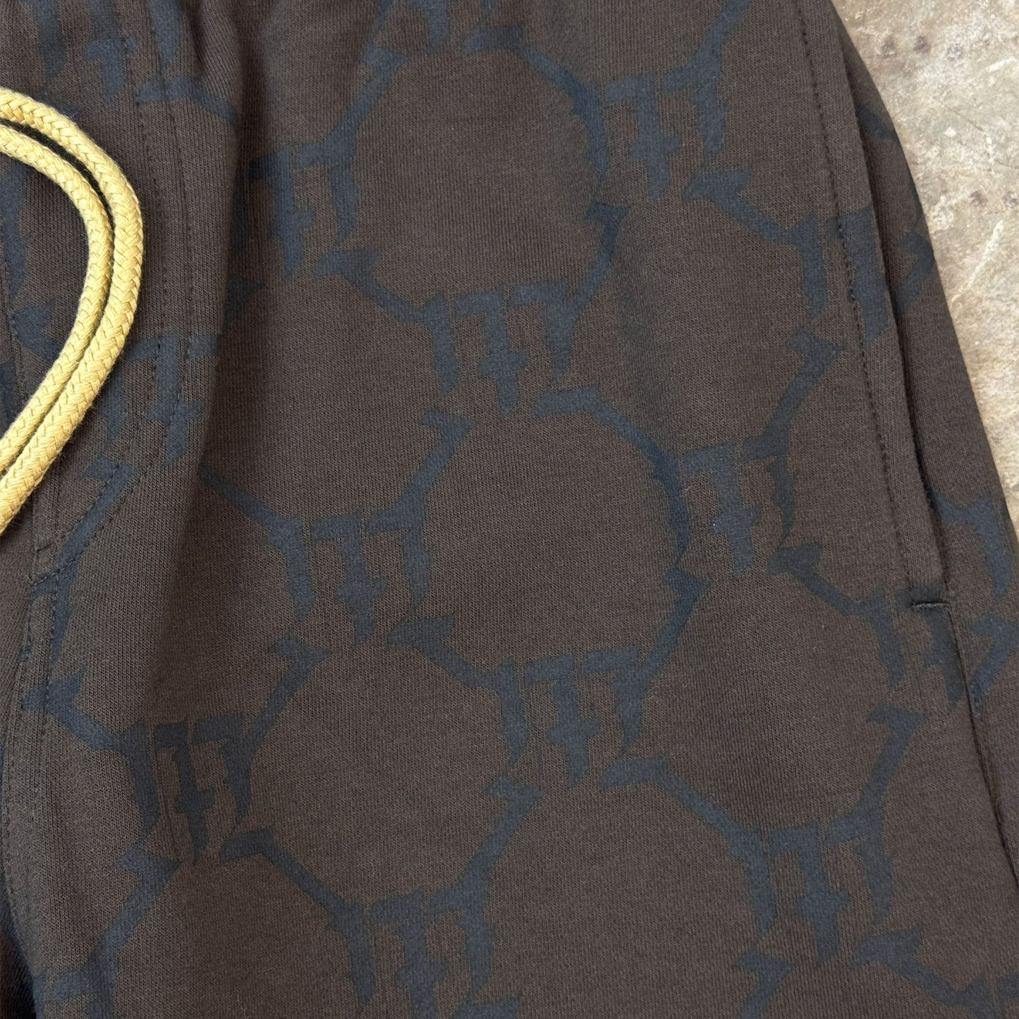 "MULTI M'$" SWEATSHORTS IN CHARCOAL GREY