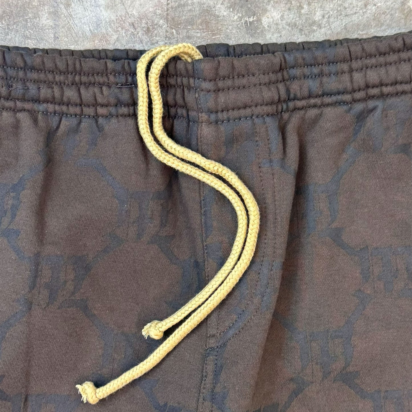 "MULTI M'$" SWEATSHORTS IN CHARCOAL GREY