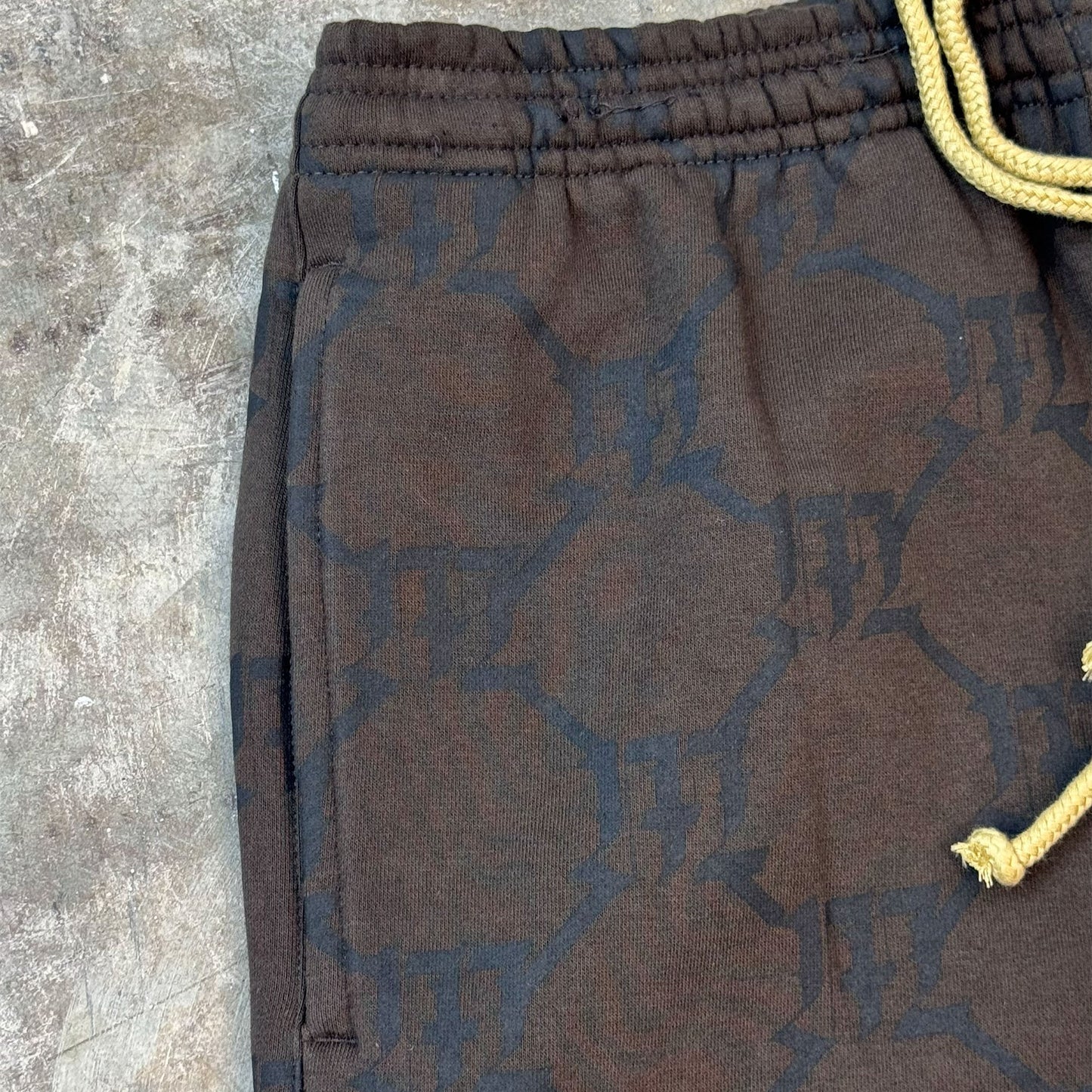 "MULTI M'$" SWEATSHORTS IN CHARCOAL GREY