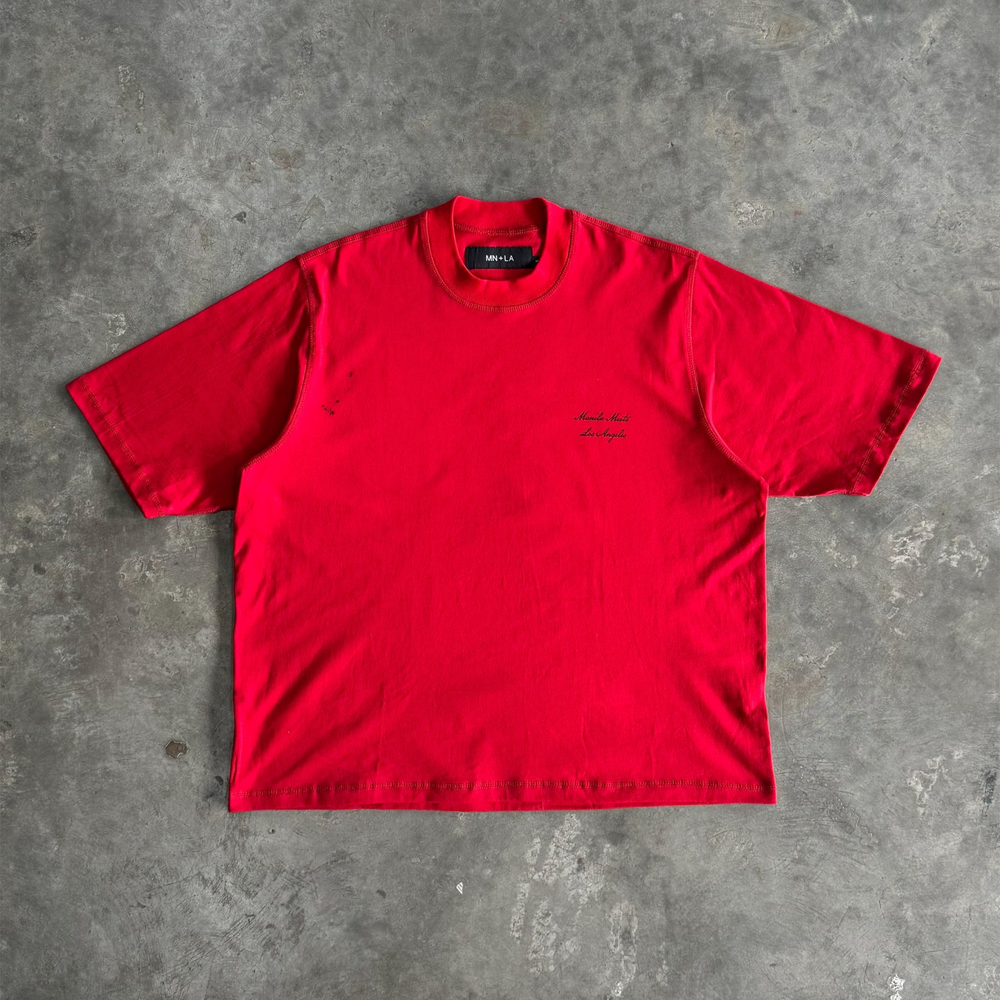 MN+LA™ SCRIPT LOGO TEE IN RARRI RED
