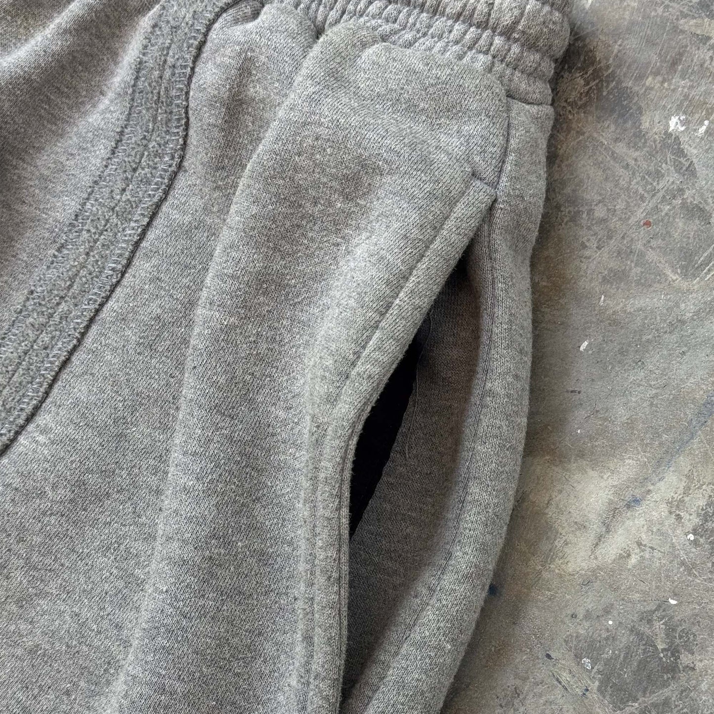HARPER SWEATPANTS IN HEATHER GREY
