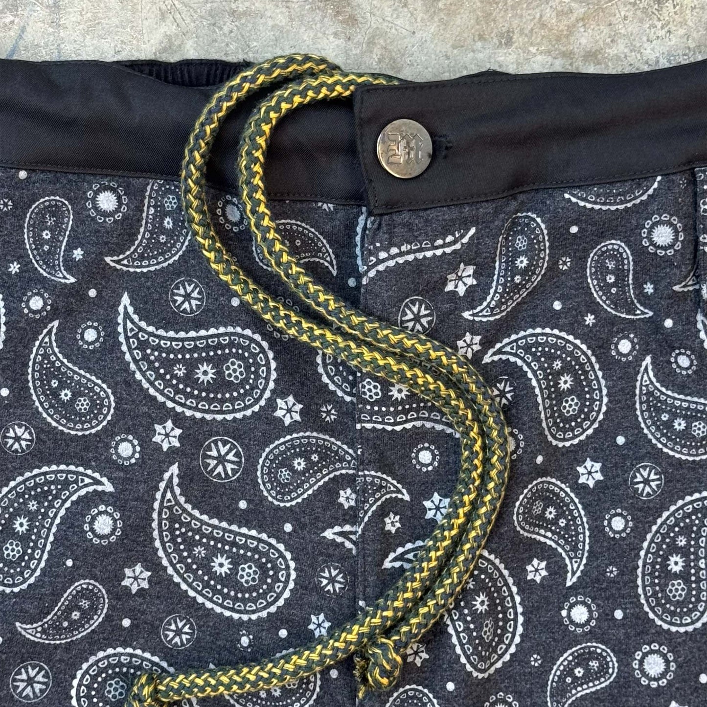 STRIDE SHORTS IN MIDNIGHT PAISLEY