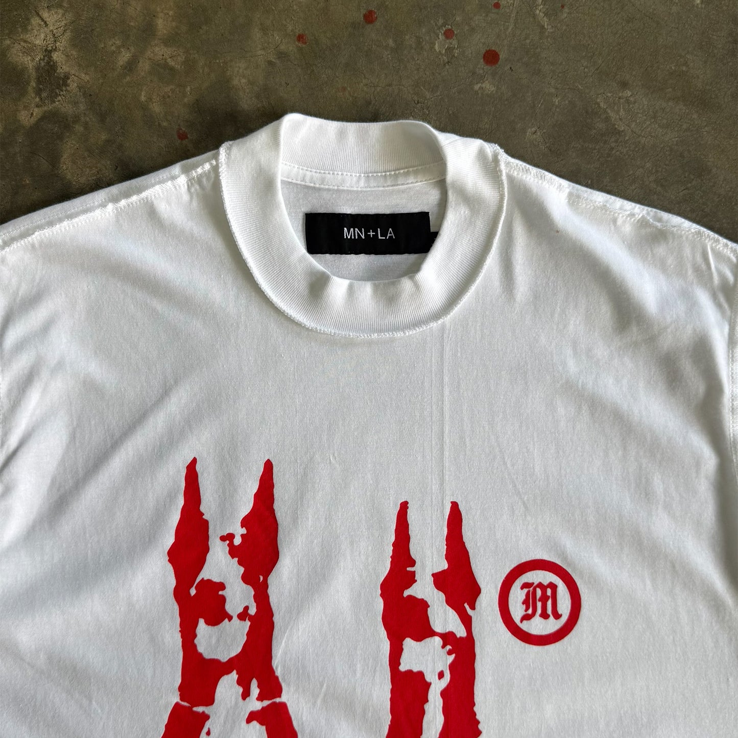 "HELL HOUNDS" TEE IN WHITE