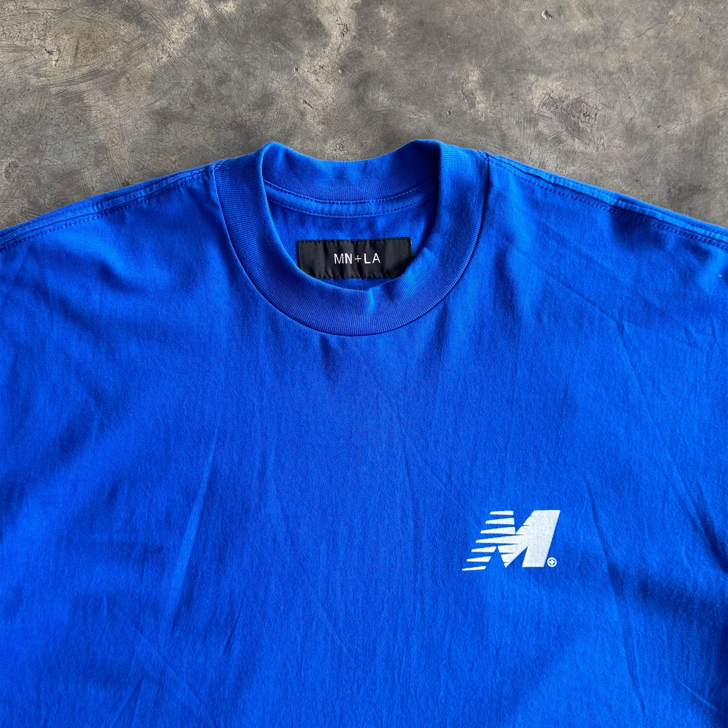 "OUTDOOR EXPLORATION" TEE IN ELECTRIC BLUE