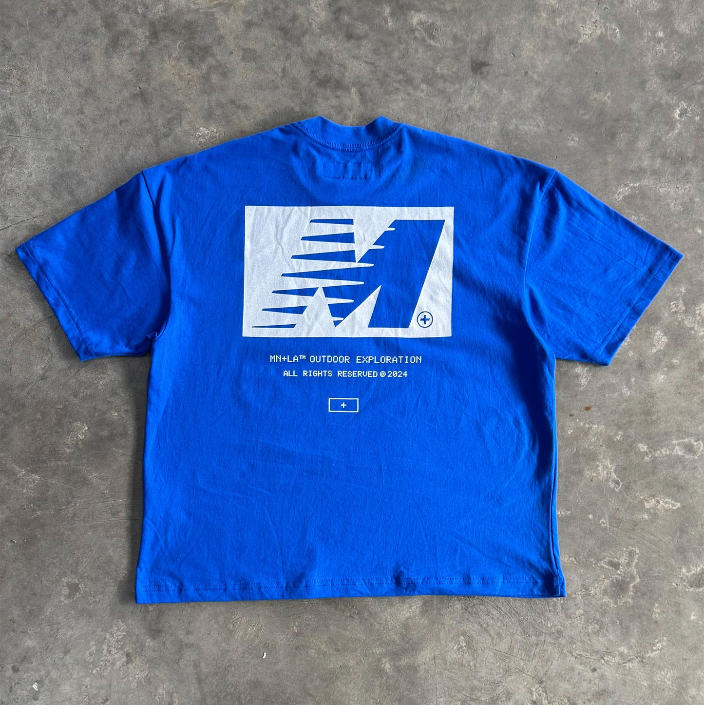 "OUTDOOR EXPLORATION" TEE IN ELECTRIC BLUE