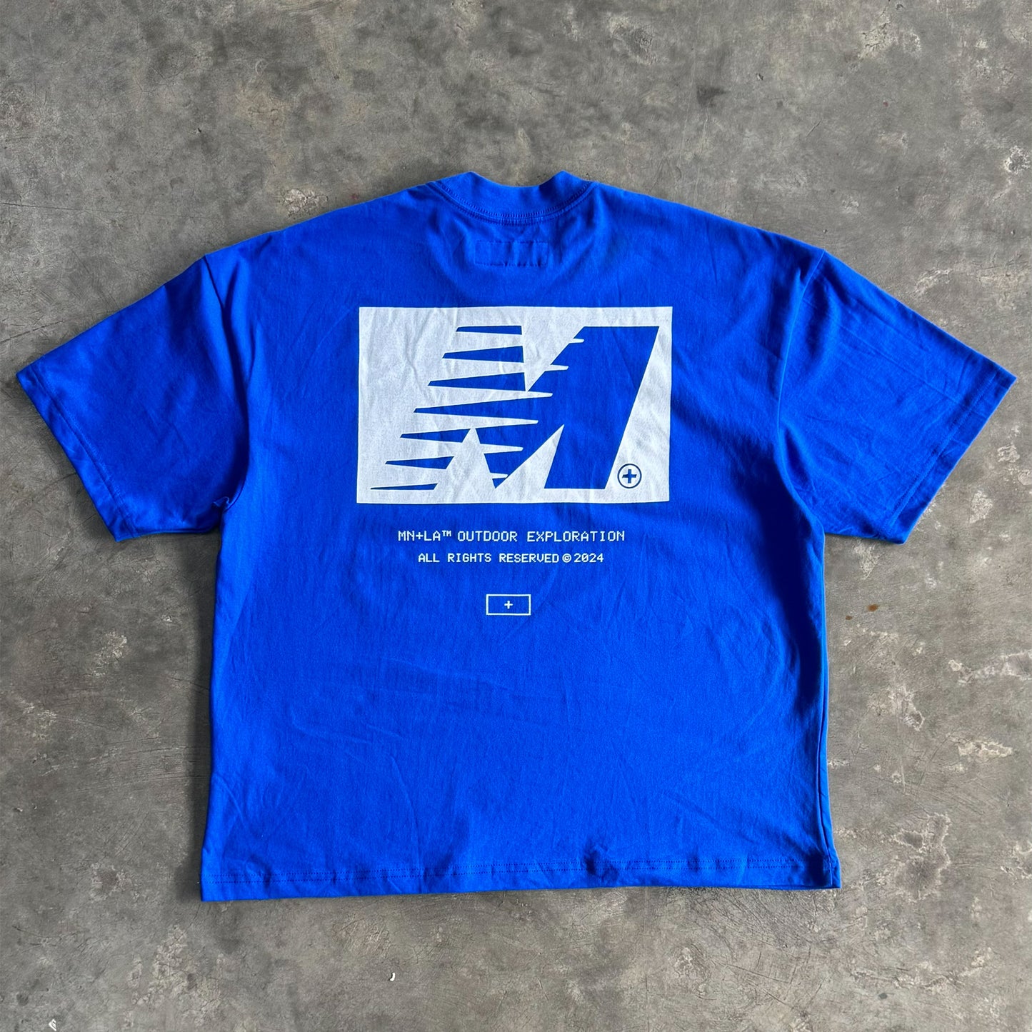 "OUTDOOR EXPLORATION" TEE IN ELECTRIC BLUE