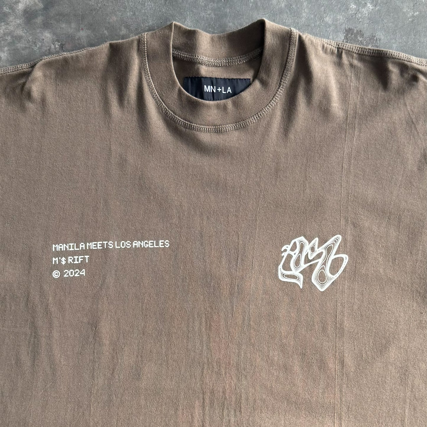 M'$ RIFT VAST TEE IN OLIVE