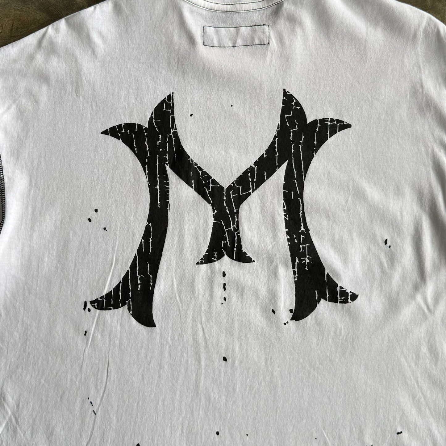 "HITTER" V3 BOX TEE LITE TEE IN WHITE/ANTHRACITE