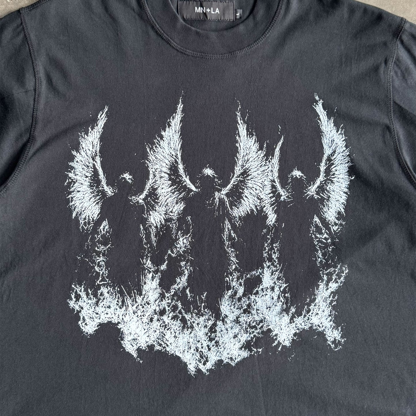 "TRINITY" TEE IN CAVIAR