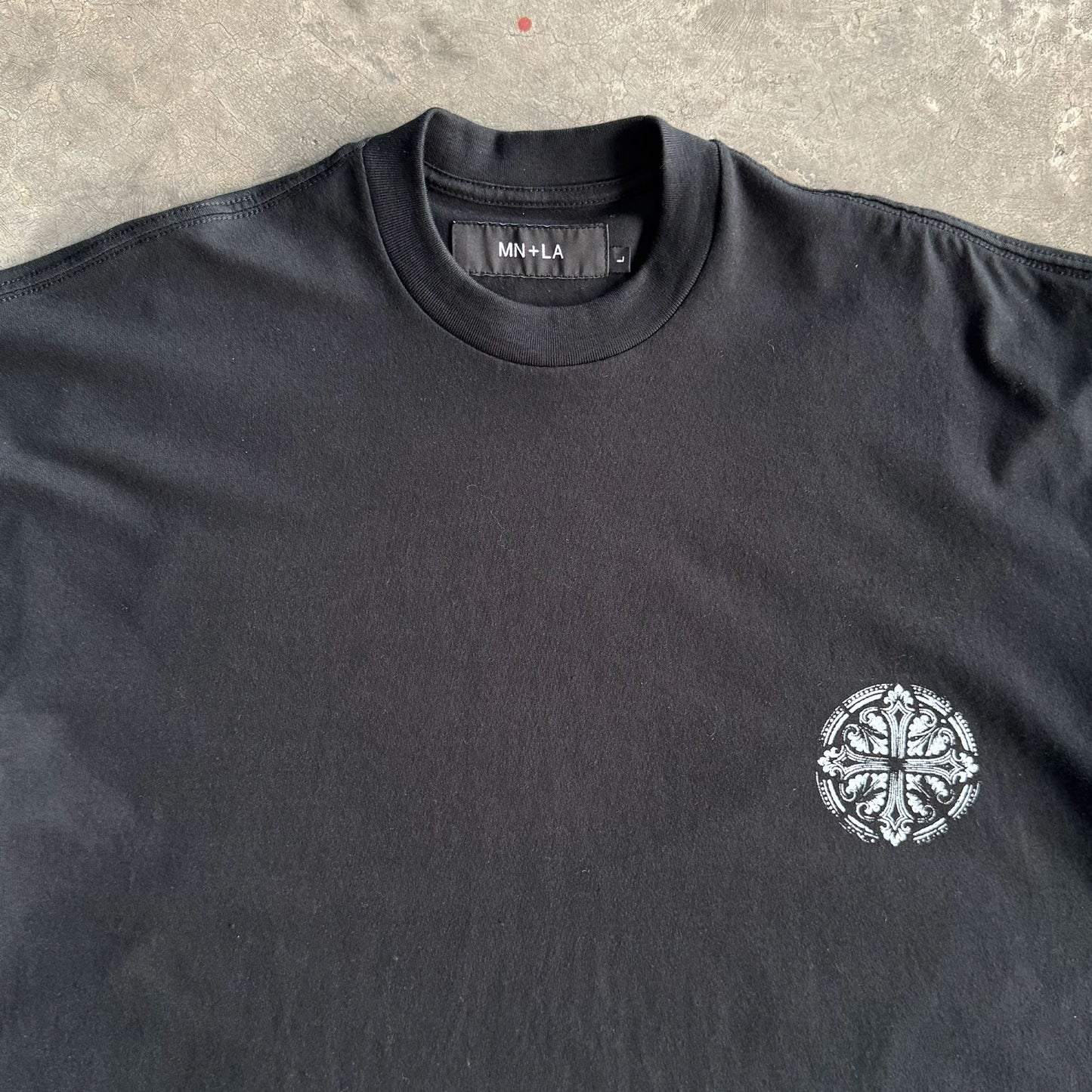"IRON CROSS" TEE IN ANTHRACITE
