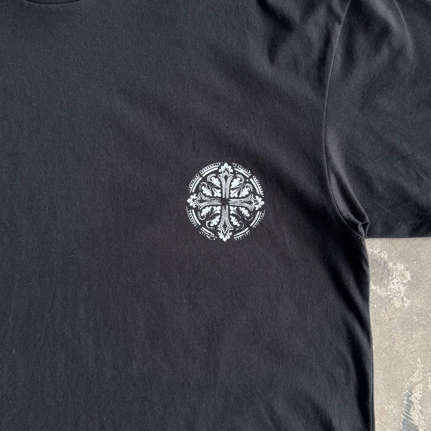 "IRON CROSS" TEE IN ANTHRACITE