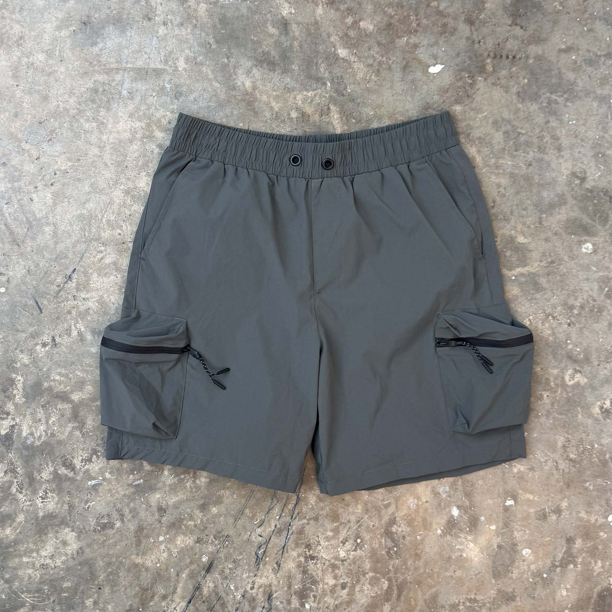TREK SHORTS IN STONE GREY