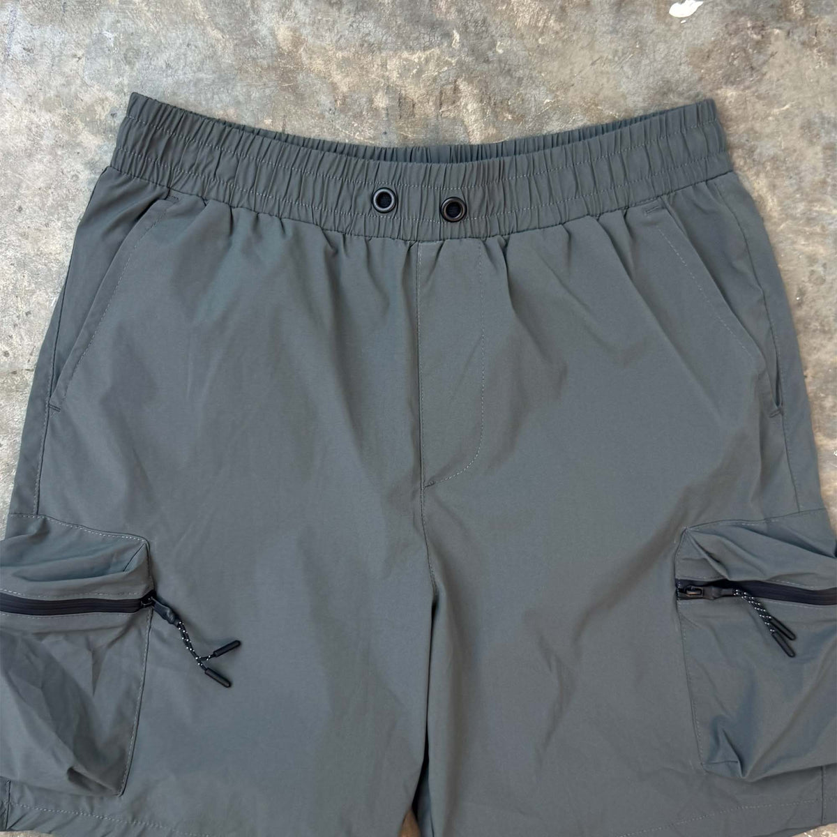 TREK SHORTS IN STONE GREY