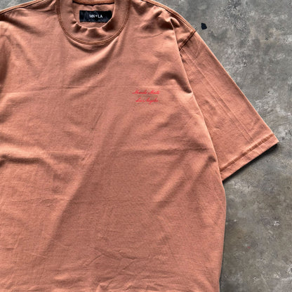 MN+LA™ SCRIPT LOGO TEE IN APRICOT