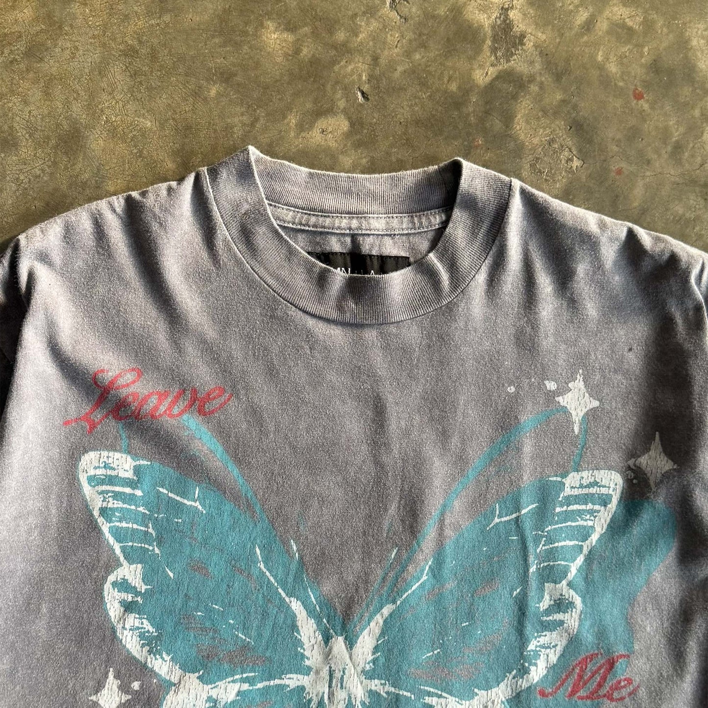 "LEAVE ME ALONE" TEE IN STONE/DARK TEAL