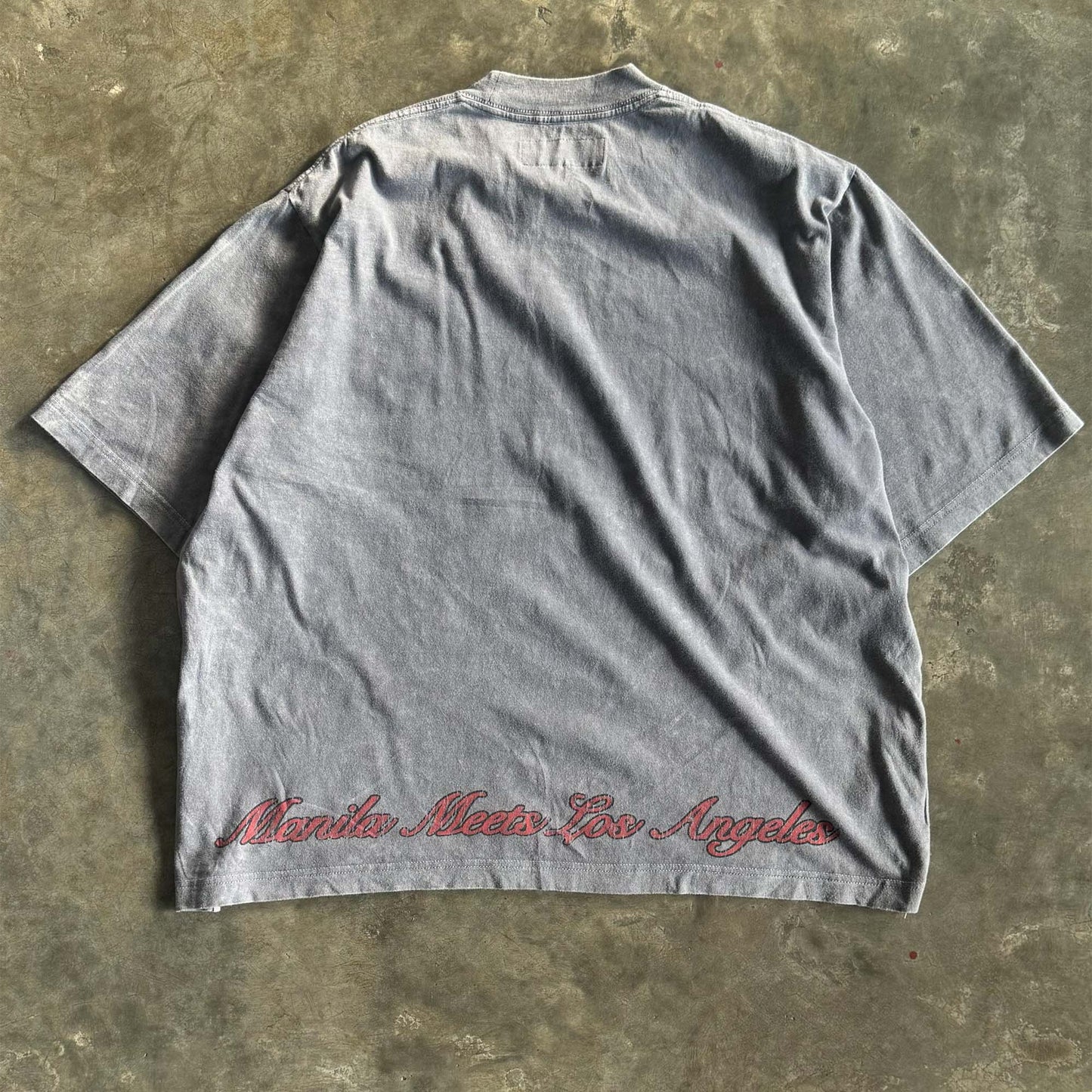 "LEAVE ME ALONE" TEE IN STONE/DARK TEAL