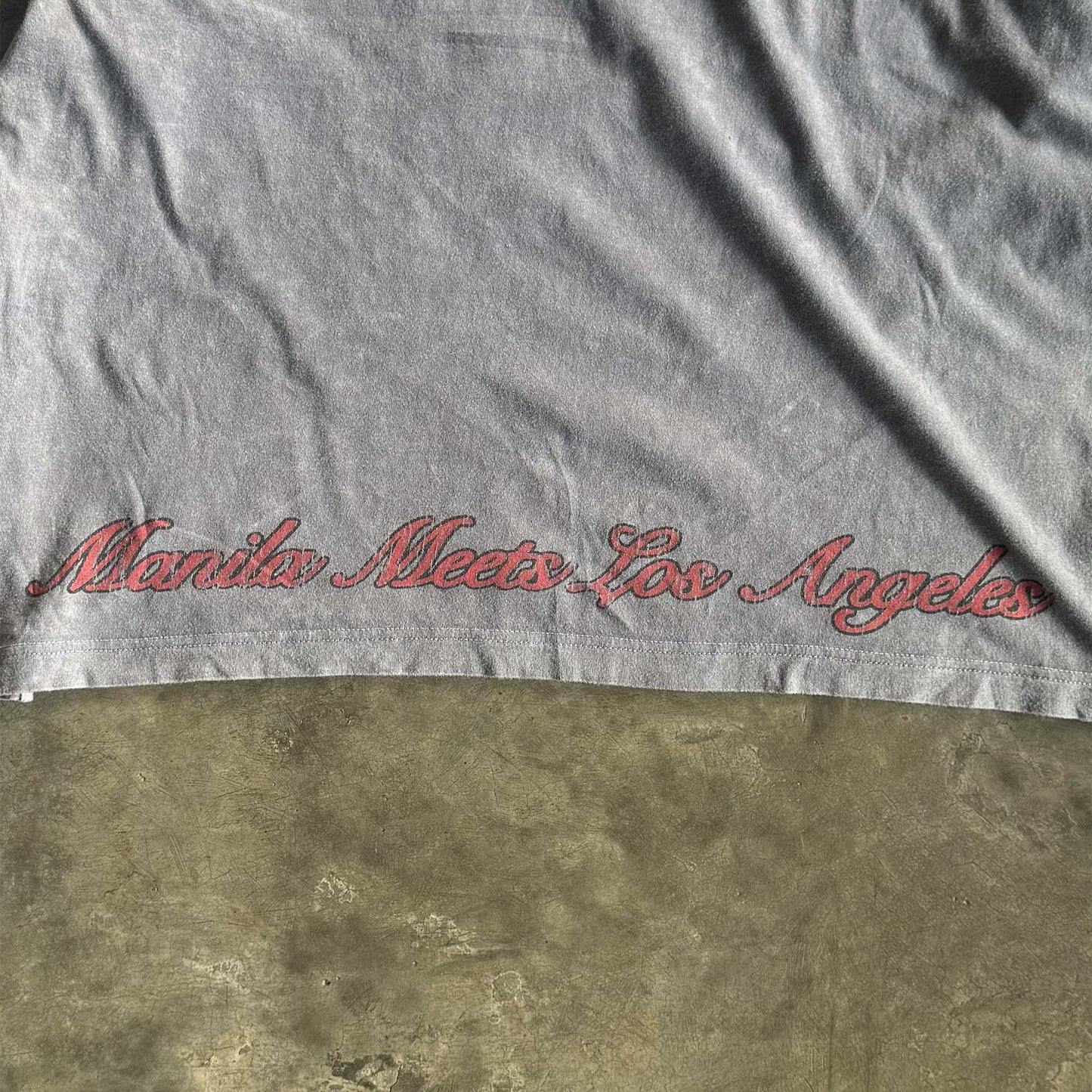 "LEAVE ME ALONE" TEE IN STONE/DARK TEAL