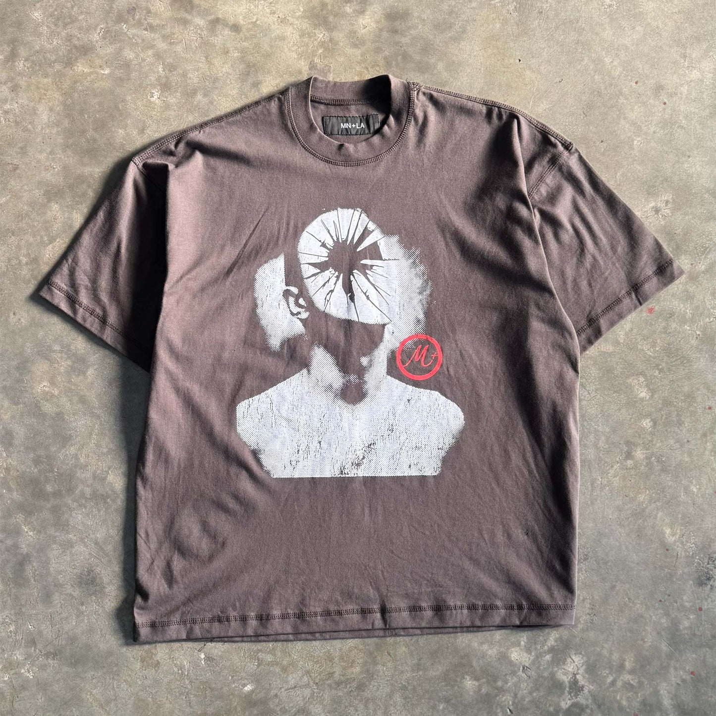 "HEAD SHOT" TEE IN CHARCOAL GREY