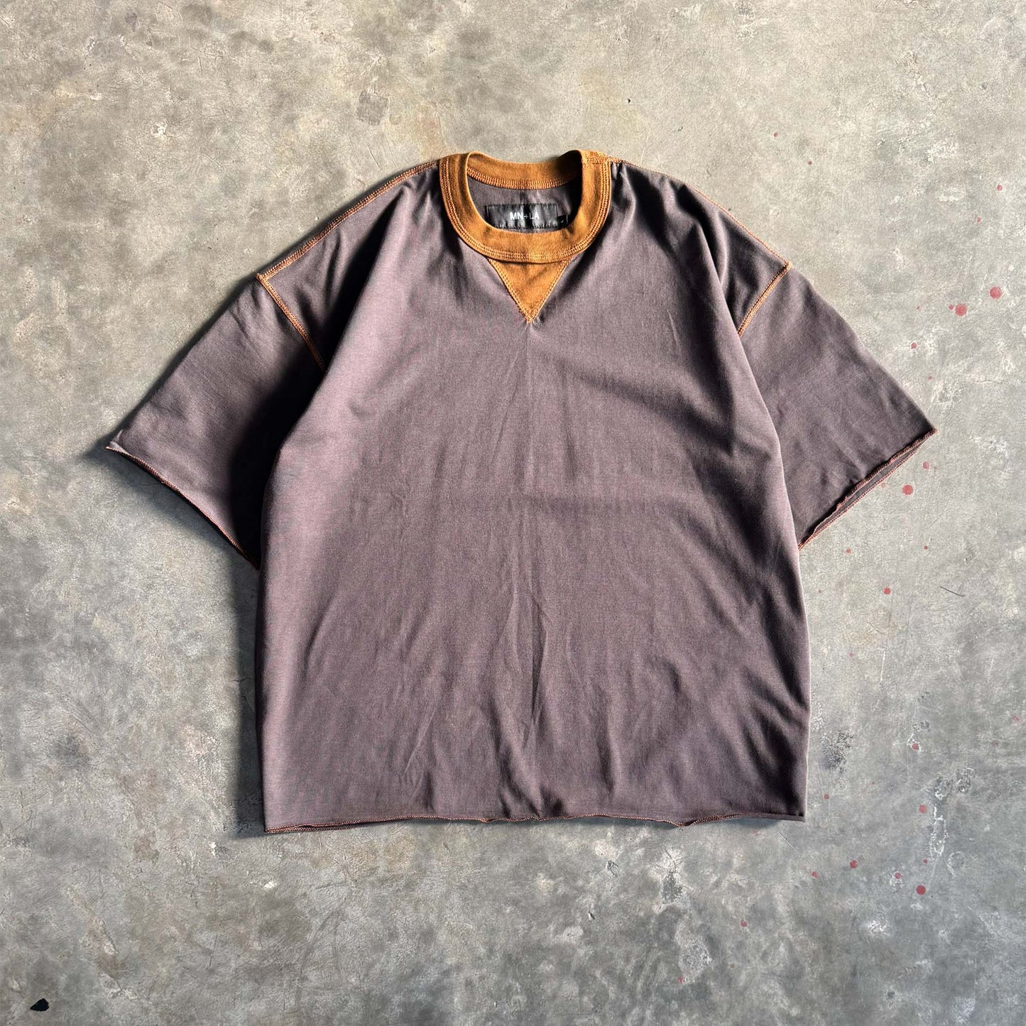 MILITIA BOX TEE IN CHARCOAL GREY/RUST