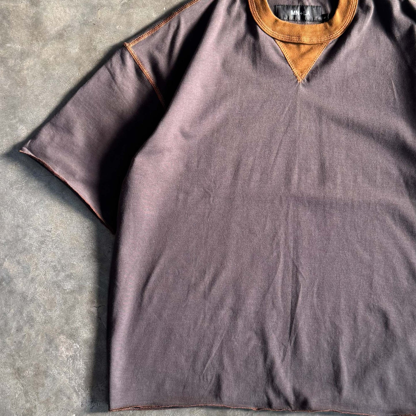 MILITIA BOX TEE IN CHARCOAL GREY/RUST