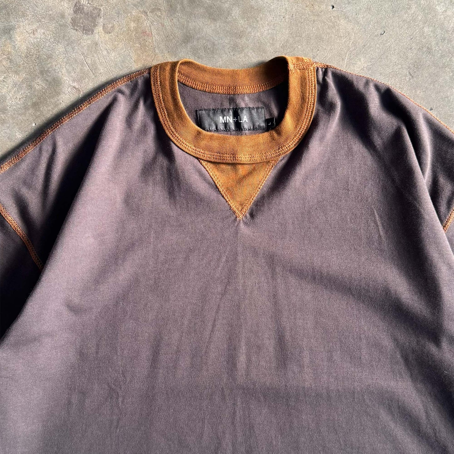 MILITIA BOX TEE IN CHARCOAL GREY/RUST