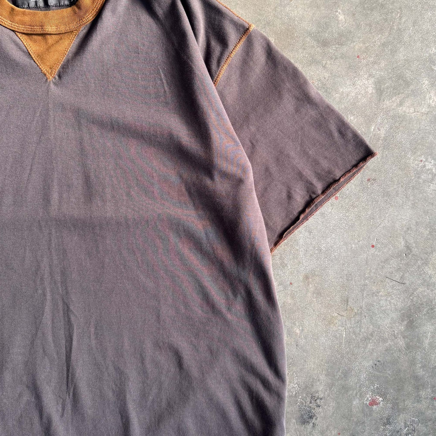 MILITIA BOX TEE IN CHARCOAL GREY/RUST