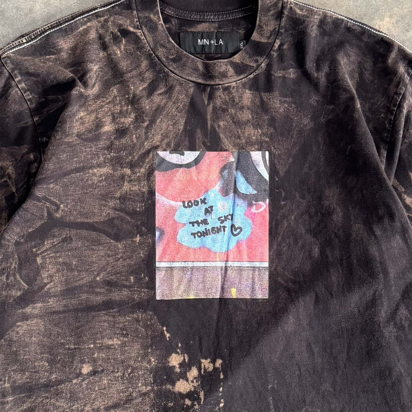 "LOOK AT THE SKY TONIGHT" TEE IN CAVIAR (WASHED)