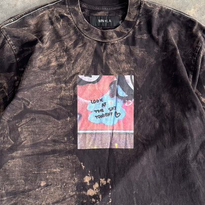 "LOOK AT THE SKY TONIGHT" TEE IN CAVIAR (WASHED)