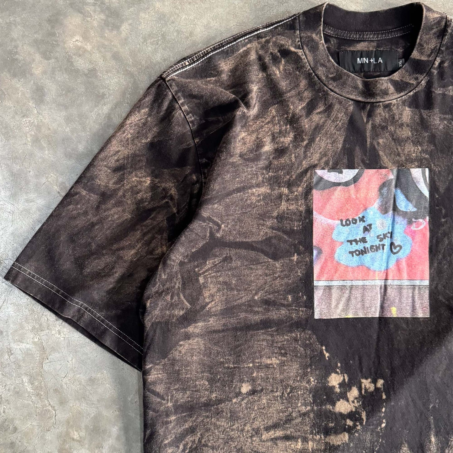 "LOOK AT THE SKY TONIGHT" TEE IN CAVIAR (WASHED)