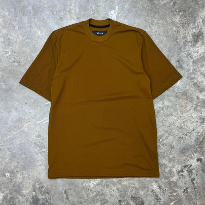 PIQUE MOCK NECK TEE IN RUST