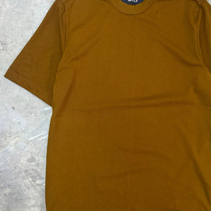 PIQUE MOCK NECK TEE IN RUST