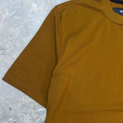 PIQUE MOCK NECK TEE IN RUST